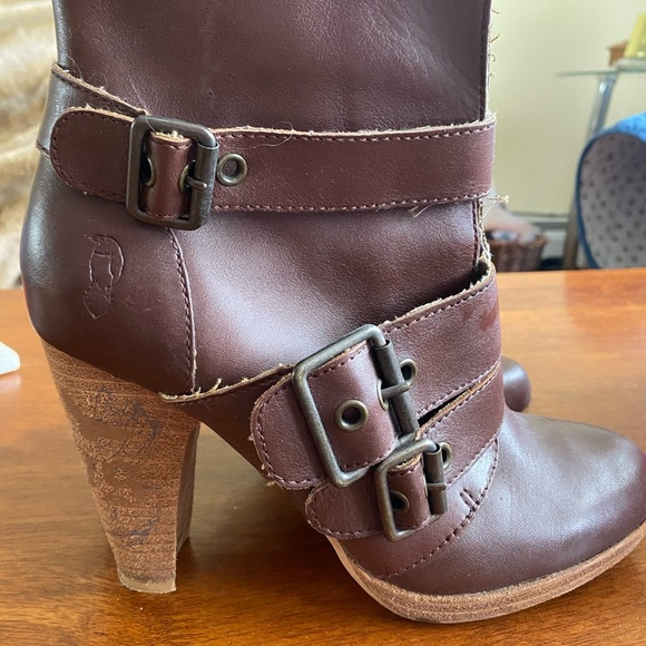 Boots - Picture 2 of 3